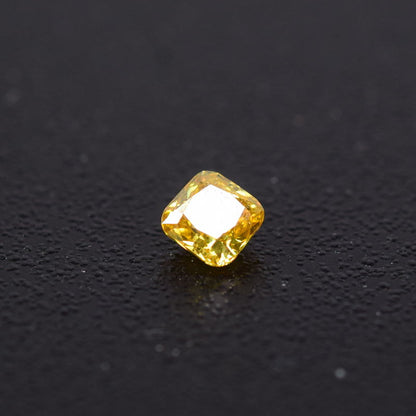 0,2 ct, Fancy Intense Orangy Yellow, VS2, Radiant, IGI Certified