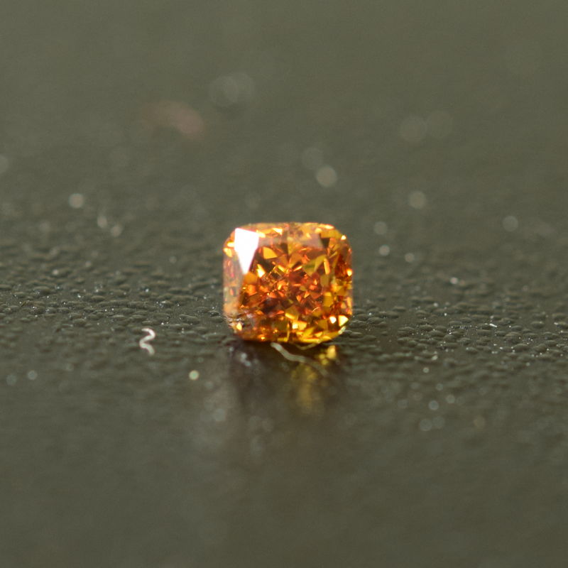0,17 ct, Fancy Deep Orange, VS1, Cushion, IGI Certified