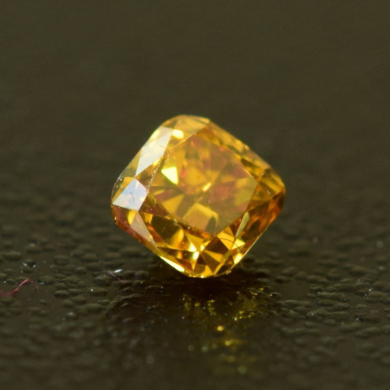 0,15 ct, Fancy Deep Orange-Yellow, VS1, Radiant, IGI Certified