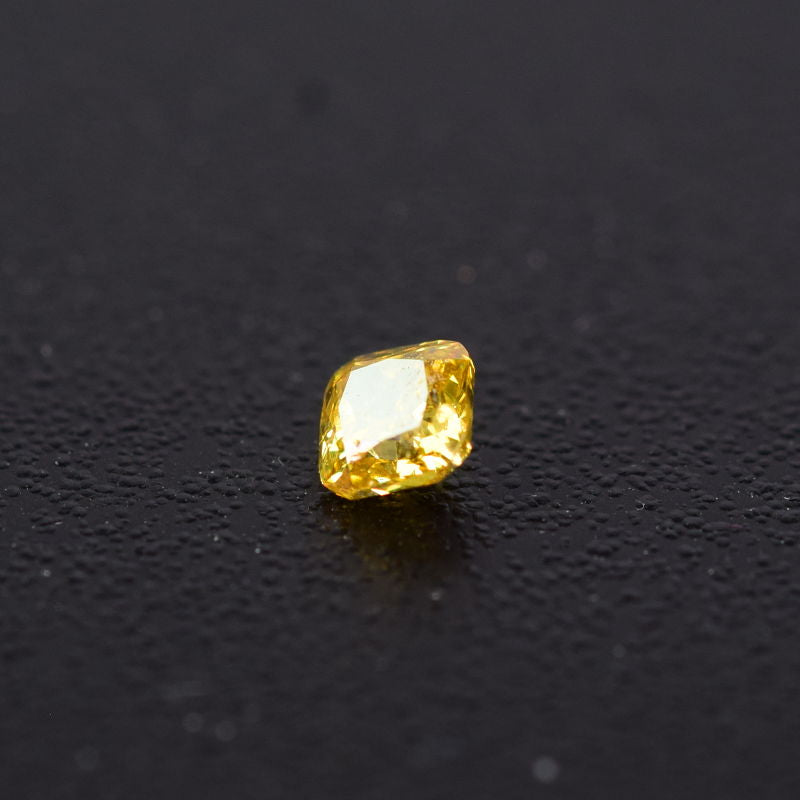 0,2 ct, Fancy Intense Orangy Yellow, VS2, Radiant, IGI Certified