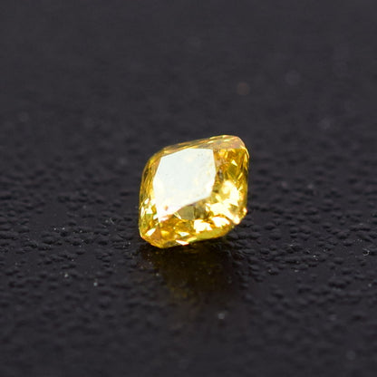 0,2 ct, Fancy Intense Orangy Yellow, VS2, Radiant, IGI Certified