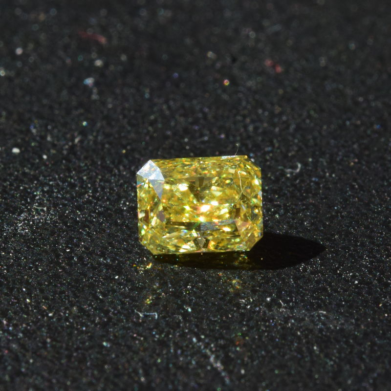 0,71 ct, Fancy Intense Yellow, VS1, Radiant, GIA Certified