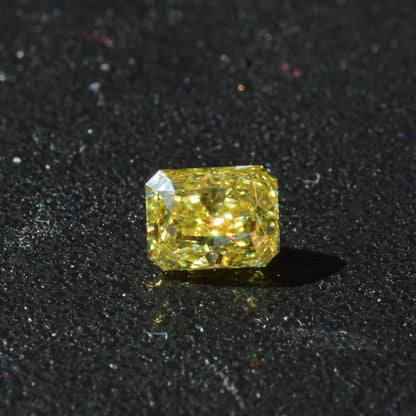 0,71 ct, Fancy Intense Yellow, VS1, Radiant, GIA Certified