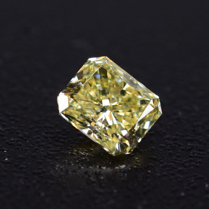 0,5 ct, Fancy Light Yellow, VVS1, Radiant, GIA Certified