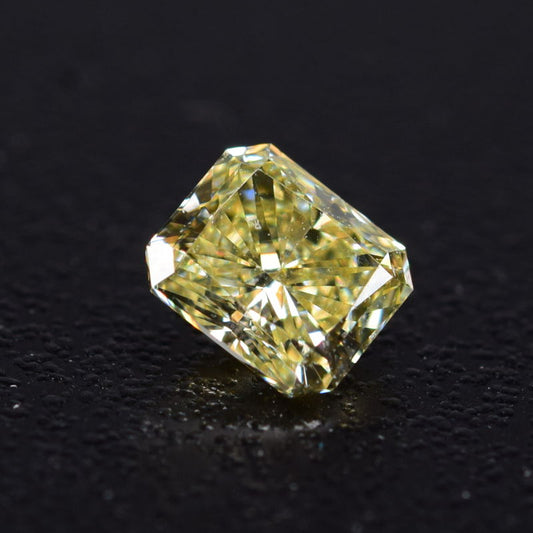 0,5 ct, Fancy Light Yellow, VVS1, Radiant, GIA Certified