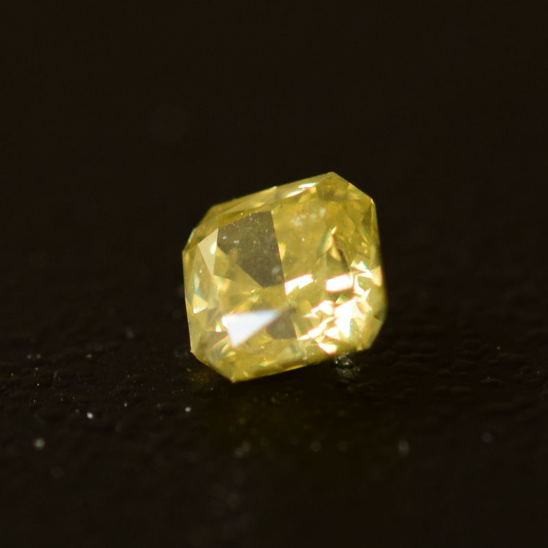 0,18 ct, Fancy Intense Greenish Yellow, I1, Radiant, IGI Certified