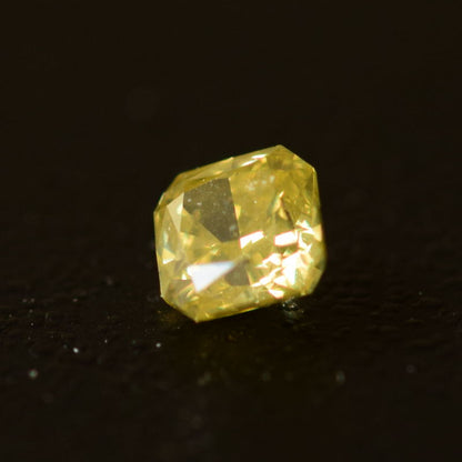 0,18 ct, Fancy Intense Greenish Yellow, I1, Radiant, IGI Certified