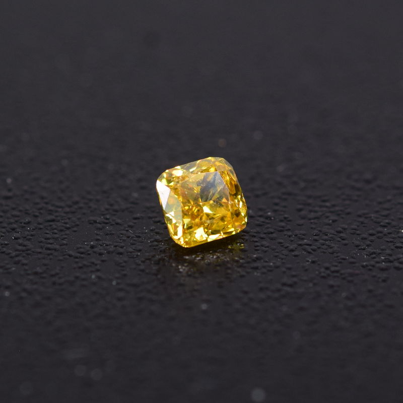 0,2 ct, Fancy Intense Orangy Yellow, VS2, Radiant, IGI Certified