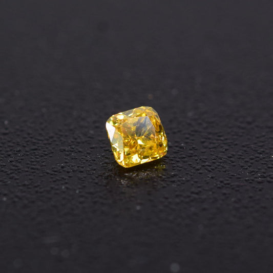 0,2 ct, Fancy Intense Orangy Yellow, VS2, Radiant, IGI Certified