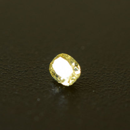 0,24 ct, Fancy Intense Yellow, VVS2, Oval, IGI Certified