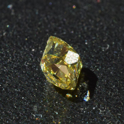 0,71 ct, Fancy Intense Yellow, VS1, Radiant, GIA Certified