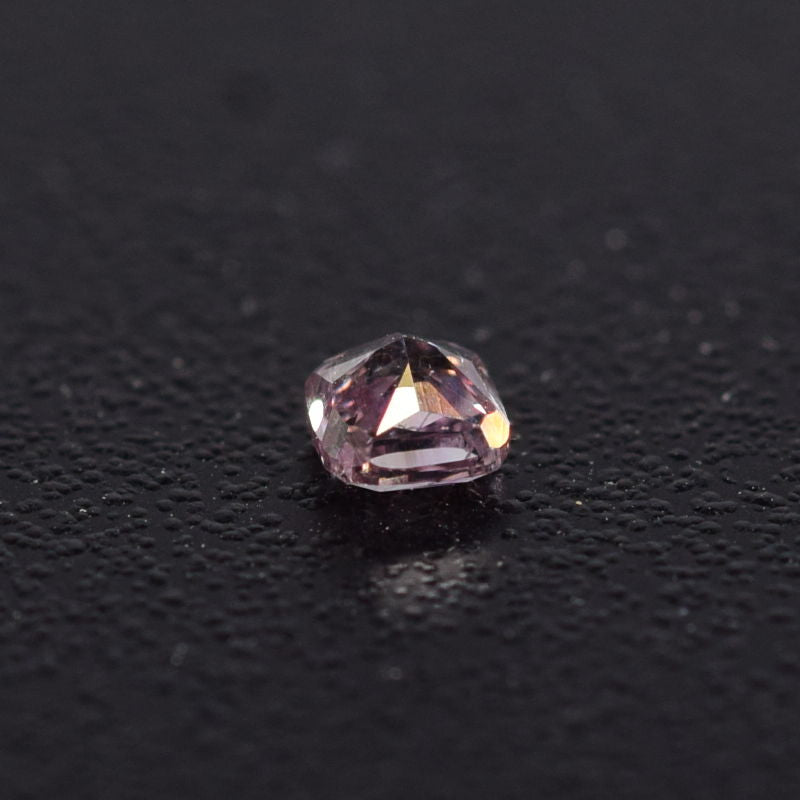 0,18 ct, Fancy Light Greyish Pink, SI2, Radiant, IGI Certified